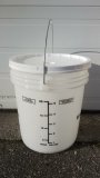 Primary Pail with Volume Markings and Lid - 29.5L
