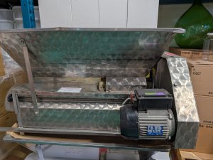 USED Family-Style Crusher Destemmer - Stainless, Motorized, Rubber Rollers, ~1500kg/hr